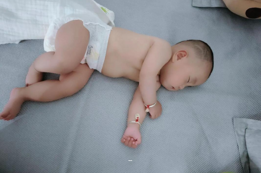 太原宝宝多久会抬头